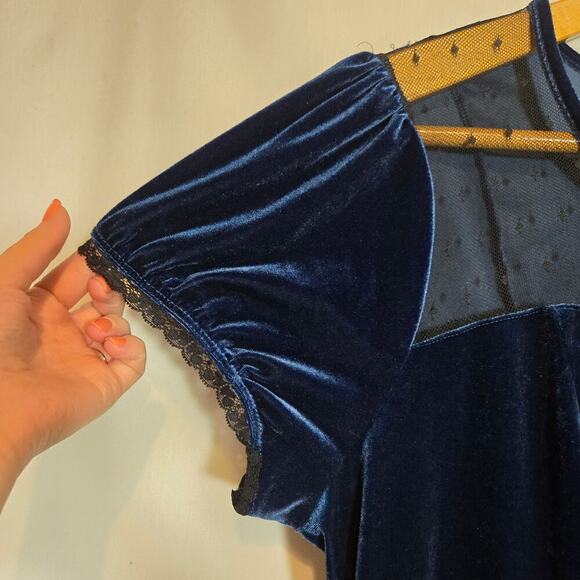 Hot Topic Blue Velvet Swiss Dot Goth Sheer Plus Size Illusion Dress 1X 14-16 - Picture 4 of 7